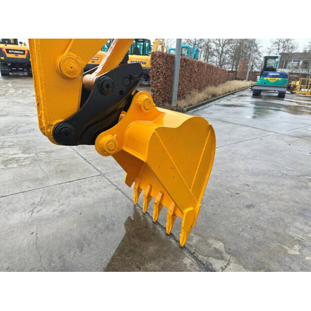 2010 جيه سي بي 8061-45781530