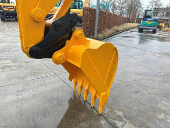 2010-jcb-8061-45781530