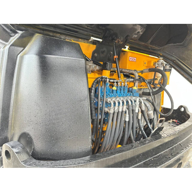 2010 جيه سي بي 8061-45781547