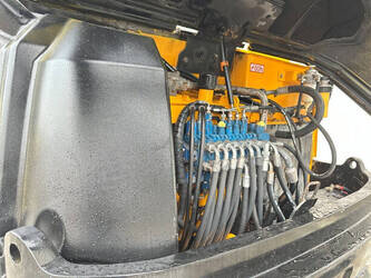 2010-jcb-8061-45781547