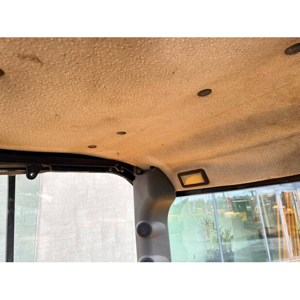 2010 جيه سي بي 8061-45781555