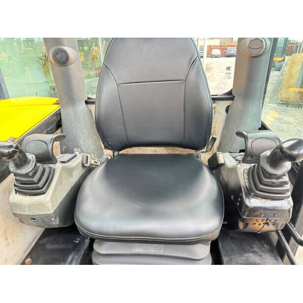 2010 جيه سي بي 8061-45781558