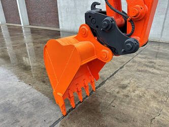 2011-hitachi-zx50u-2-1428474-45781568