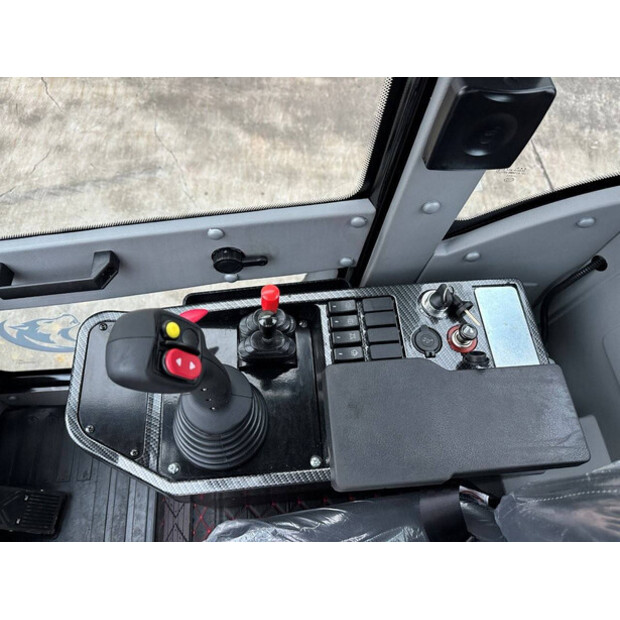 2025 Wolf WL825-45781978