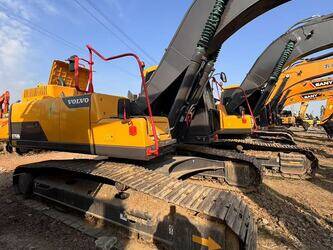 صورة ل حفارات مجنزرة 2023 فولفو EC250