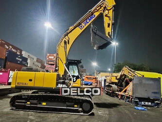 صورة ل حفارات مجنزرة 2026 اكس سي ام جي XE215LC