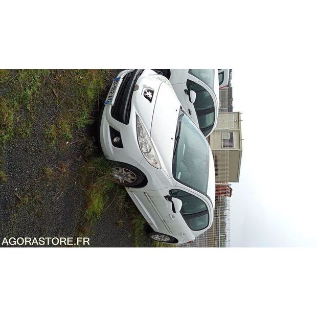 2011 بيجو 207-45795922