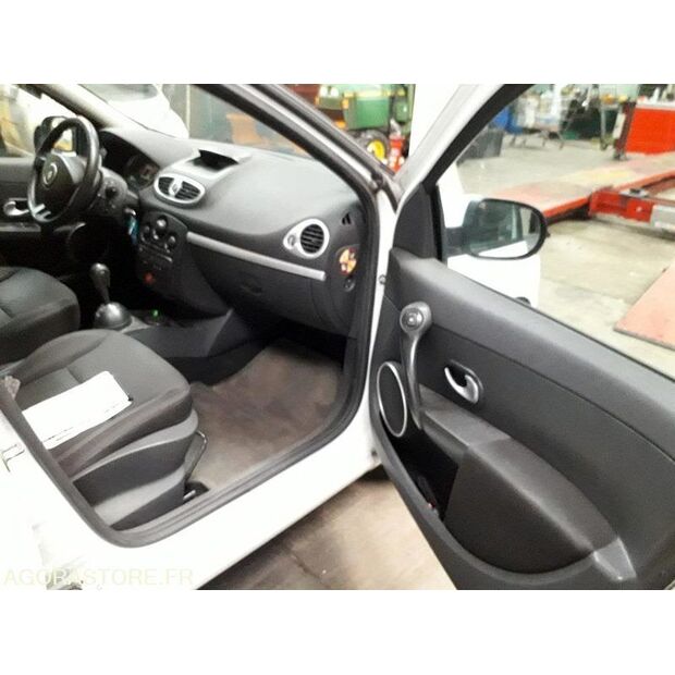 2010 Renault Clio-45809061