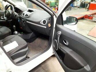 2010-renault-clio-1428601-45809061