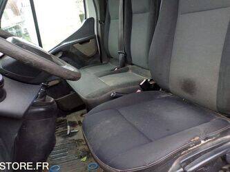 2005-peugeot-407-1428603-45809107