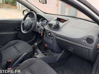 2013-renault-clio-1428604-45809114