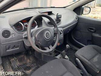 2013-renault-clio-1428604-45809116