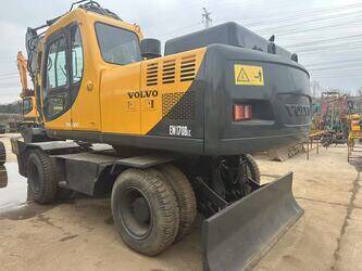 صورة ل حفارات بعجلات 2023 فولفو EW170BLC