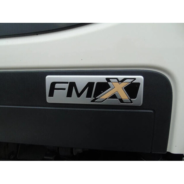 2017 فولفو FMX-45809721