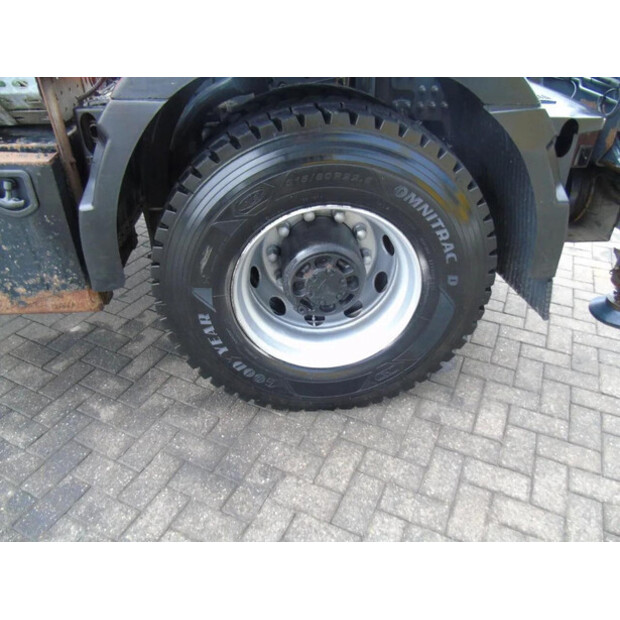 2017 فولفو FMX-45809726