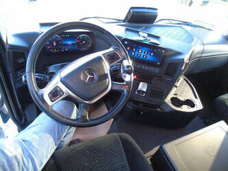 2022-mercedes-benz-arocs-1428656-45810255