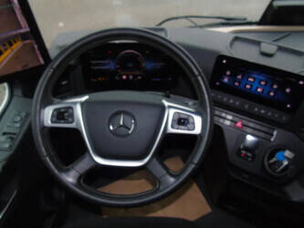 2024-mercedes-benz-actros-45810425