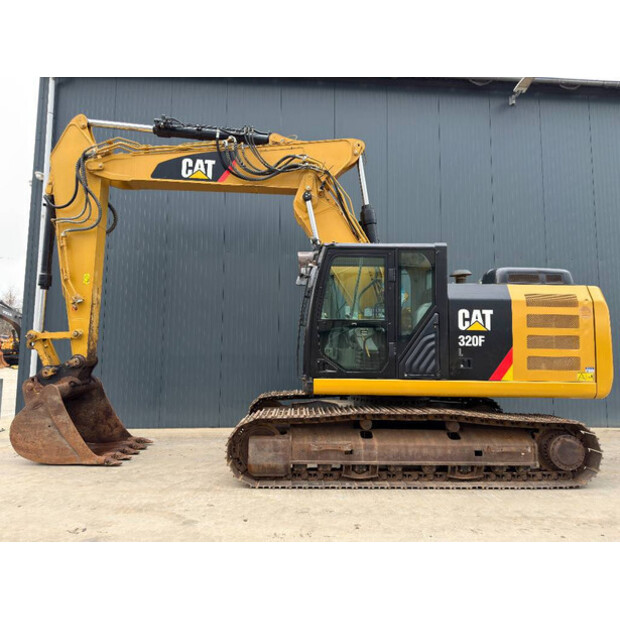 2016 Caterpillar 320FL-45810910