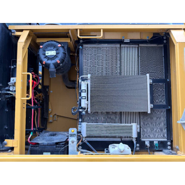 2016 Caterpillar 320FL-45810946