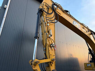 2019-caterpillar-323-1428675-45811050