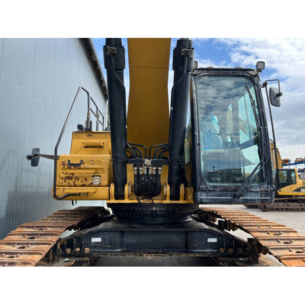 2017 Caterpillar 352F-45811279