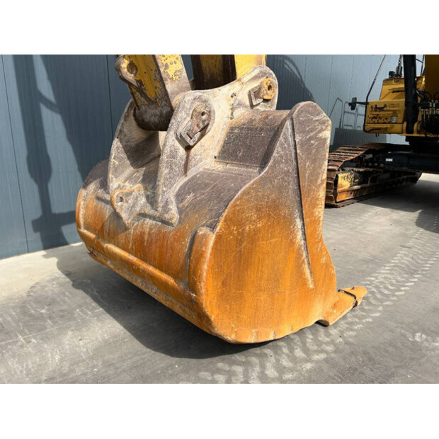 2017 Caterpillar 352F-45811284