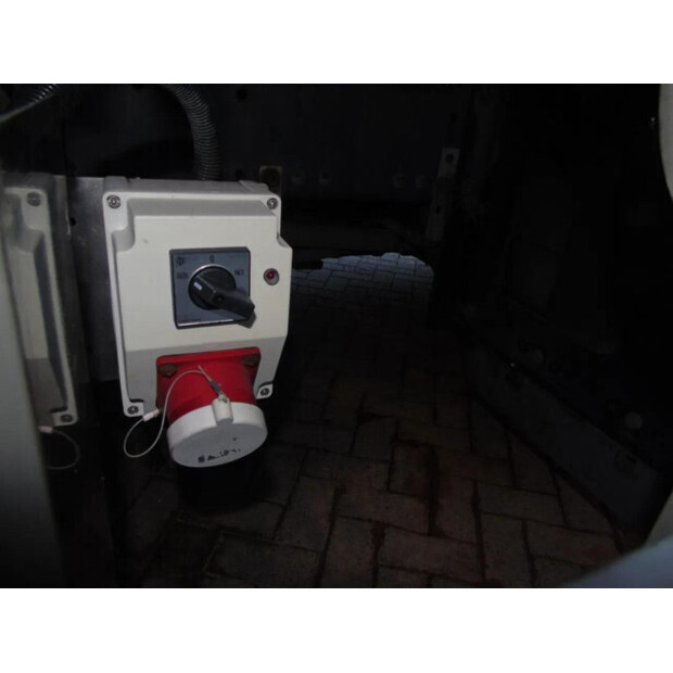 2017 فولفو FH-45811361