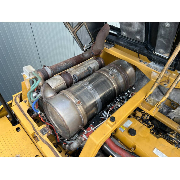 2015 Caterpillar 352FL-45811468