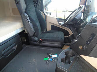 2021-mercedes-benz-actros-45811734