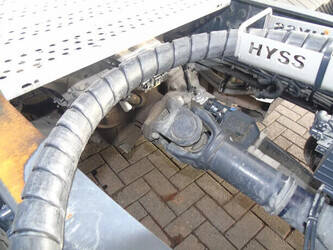 2021-mercedes-benz-actros-45811738