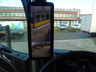 2021-mercedes-benz-actros-45811750