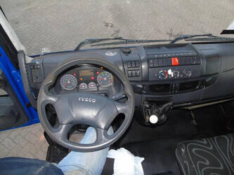 2010-iveco-eurocargo-1428699-45812159