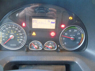 2010-iveco-eurocargo-1428699-45812167