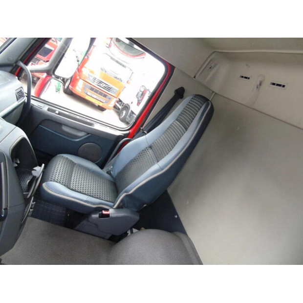 2011 فولفو FH-45813598