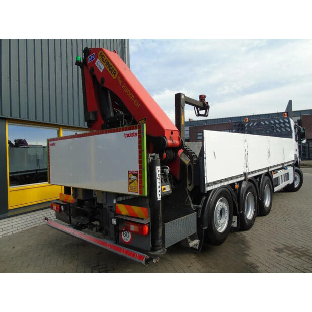 2017 فولفو FM-45814165