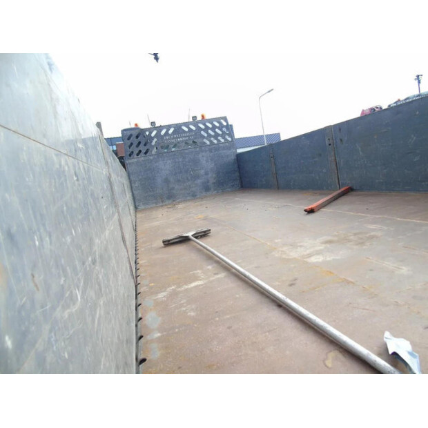 2017 فولفو FM-45814175