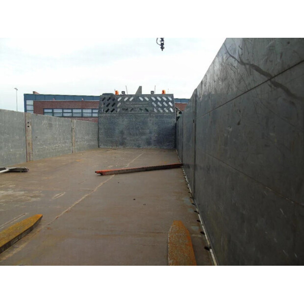 2017 فولفو FM-45814177