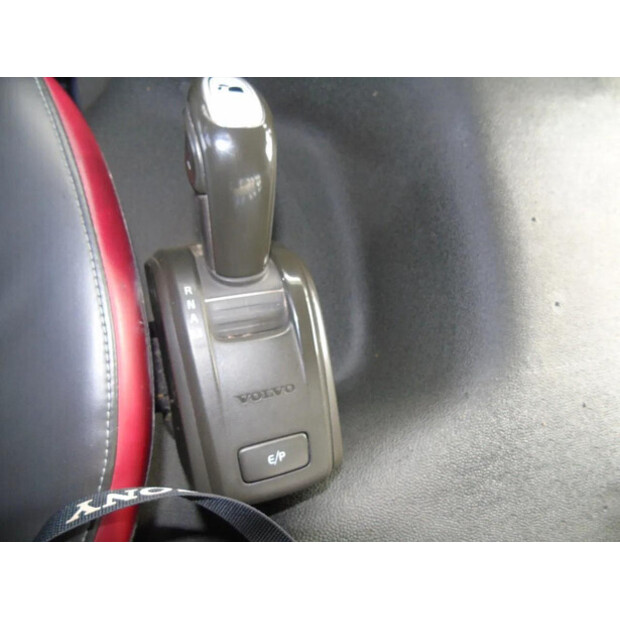 2017 فولفو FM-45814189