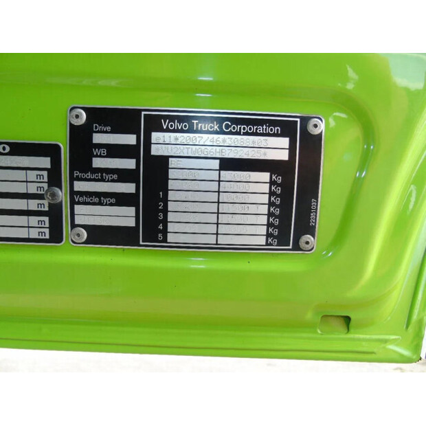 2017 فولفو FM-45814193