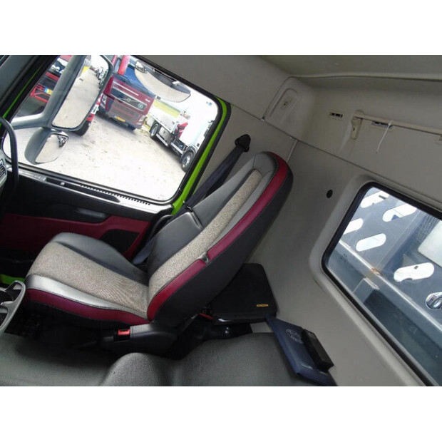 2017 فولفو FM-45814203