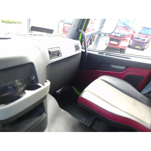 2017 فولفو FM-45814205