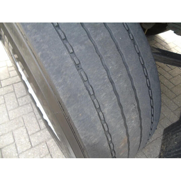 2017 فولفو FM-45814210