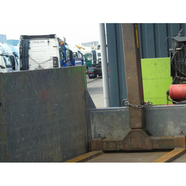 2017 فولفو FM-45814219