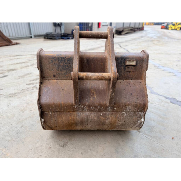 2013 فولفو EW180D-45814330