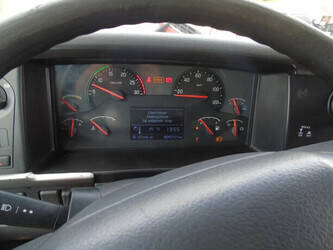 2011-volvo-fm-1428786-45815538