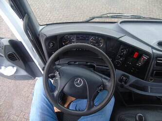 2014-mercedes-benz-axor-1428790-45815673