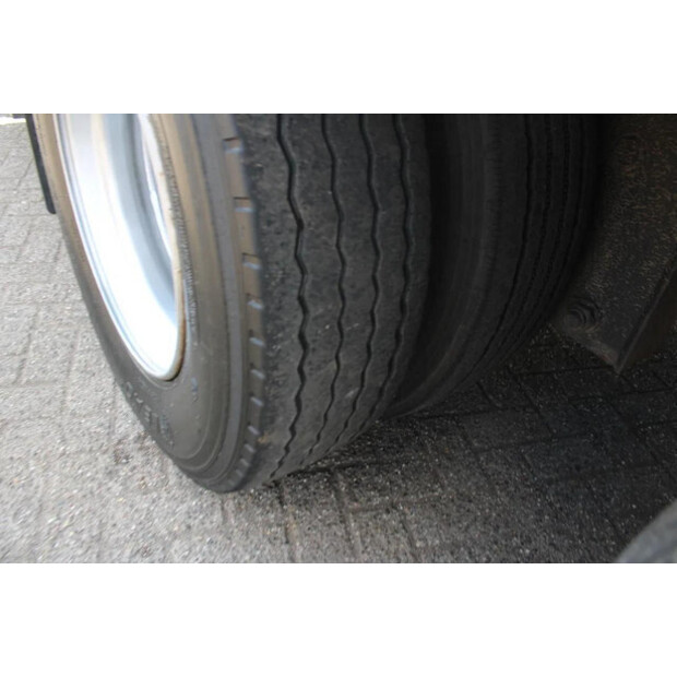 1992 باكتون OTHERS-45815870