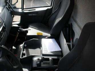 2010-iveco-eurocargo-1428829-45817056