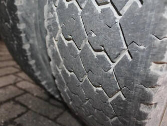 1999-man-others-45817300