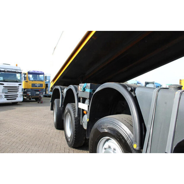 2003 جيناف OTHERS-45817388